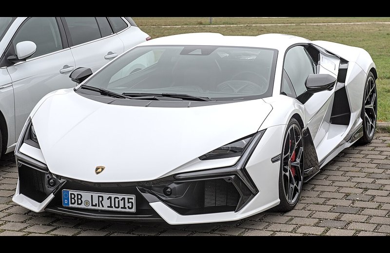 Lamborghini Revuelto
