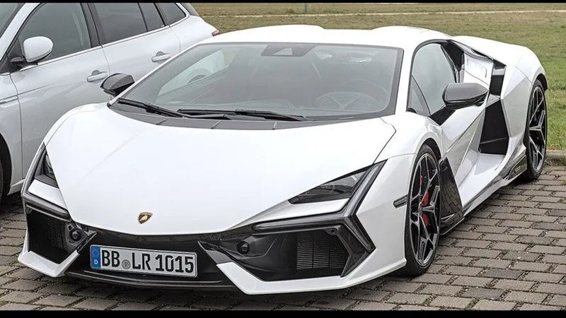 Lamborghini Revuelto